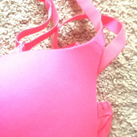 Victoria’s Secret Pink Plunge Push Up Bra - Picture 5 of 5